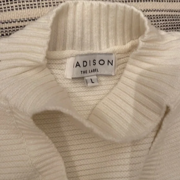 Gorgeous Ivory Sweater - Picture 6 of 7